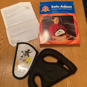 Looney Tunes children’s seat belt adjuster